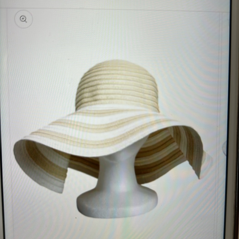 VERA BRADLEY tan and cream floppy sun hat.